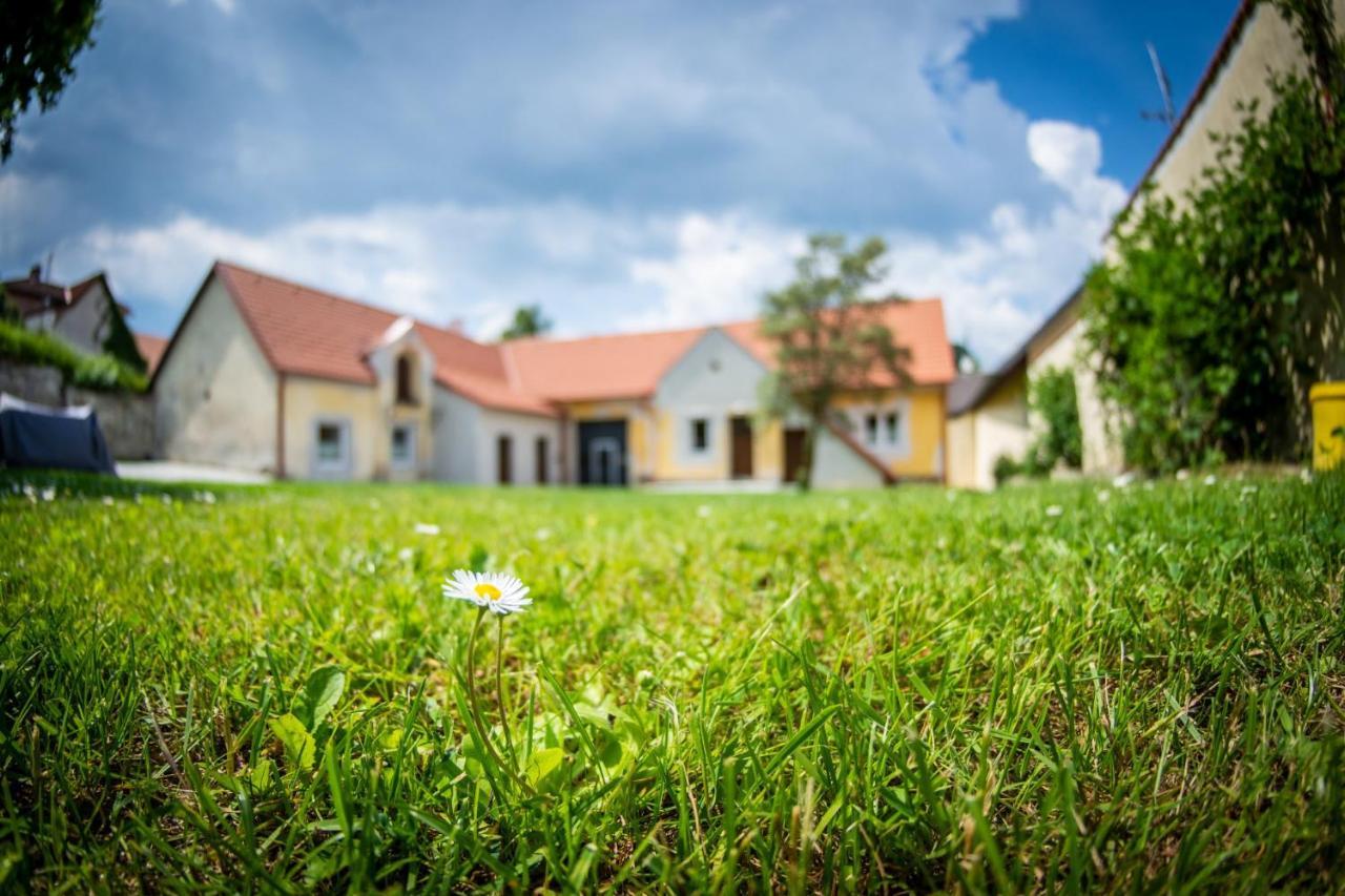 Penzion Nezarka 59 Jindřichŭv Hradec Dış mekan fotoğraf